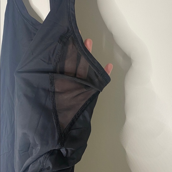 Lululemon black tank - Picture 7 of 9